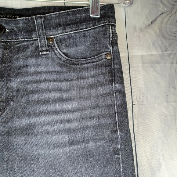 Lucky Brand Sweet Mid-Rise Straight Lightly Distressed Jeans - Picture 9 of 16